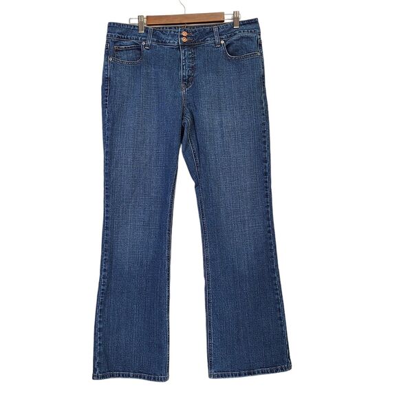 Levis 526 Jeans Womens Size 14 M Slender Boot Cut Mid Rise Dark Wash Denim - Picture 1 of 8